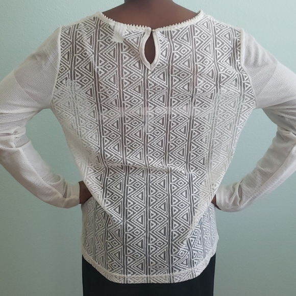 White top - Picture 2 of 2